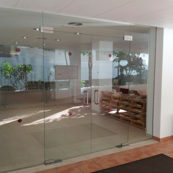 Lắp Đặt Kính Cường Lực Thủ Đức