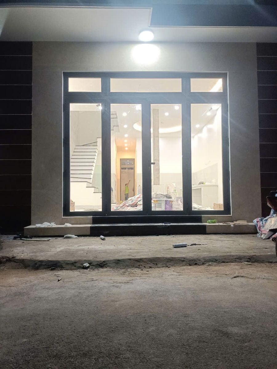 làm cửa kính dĩ an